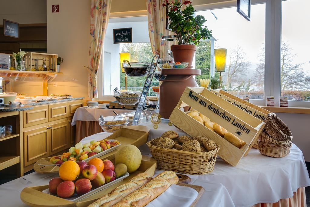 Seehotel Luisenhof Falkenhagen  Bagian luar foto
