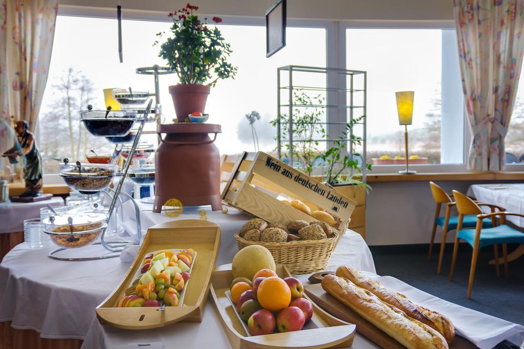 Seehotel Luisenhof Falkenhagen  Bagian luar foto