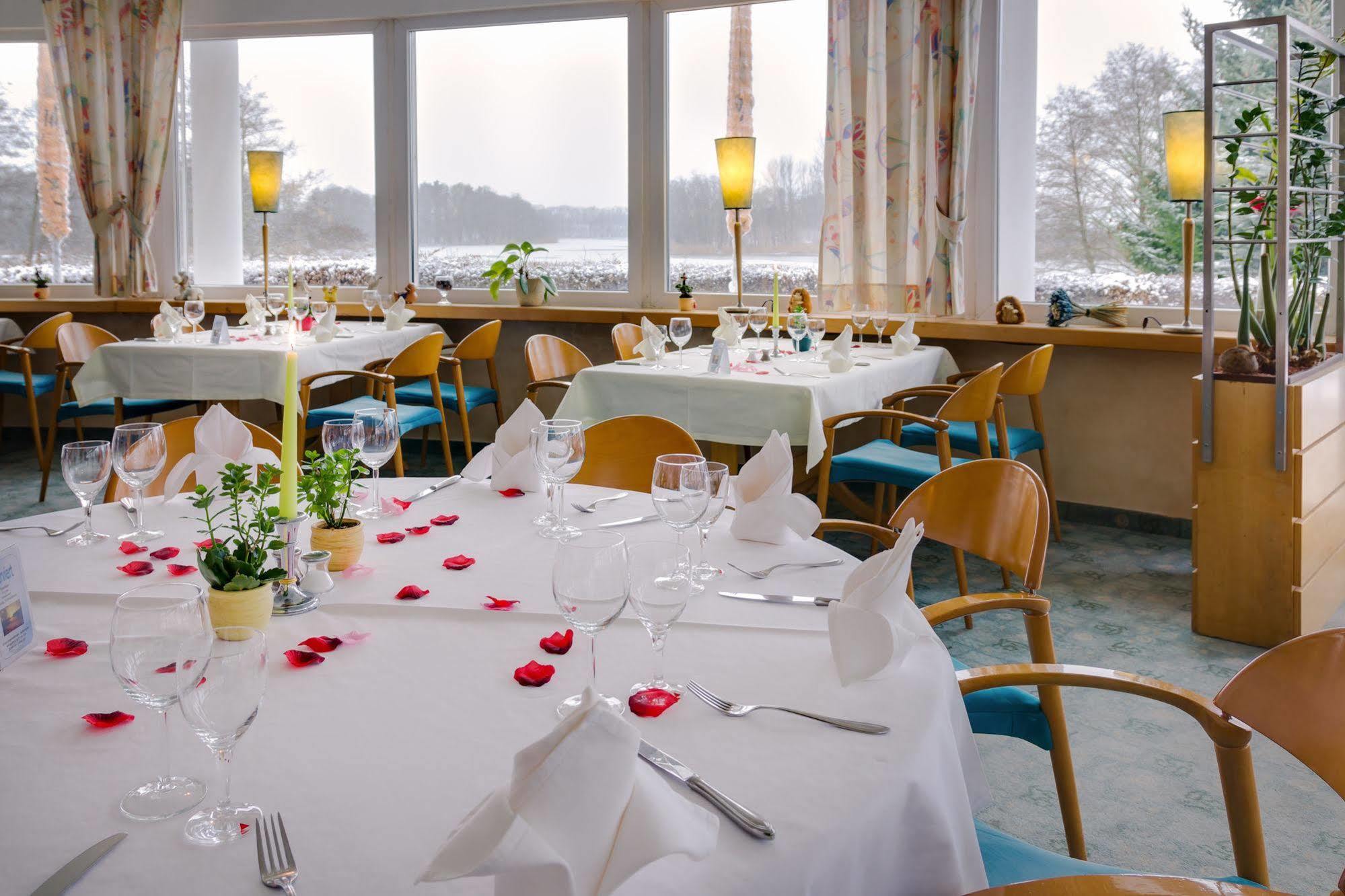 Seehotel Luisenhof Falkenhagen  Bagian luar foto
