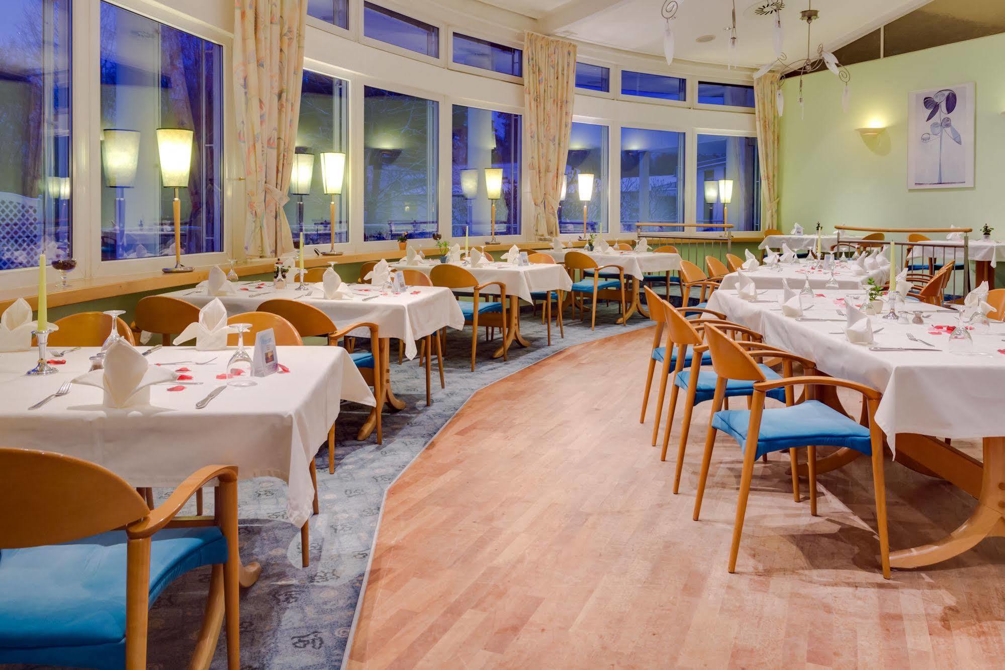 Seehotel Luisenhof Falkenhagen  Bagian luar foto