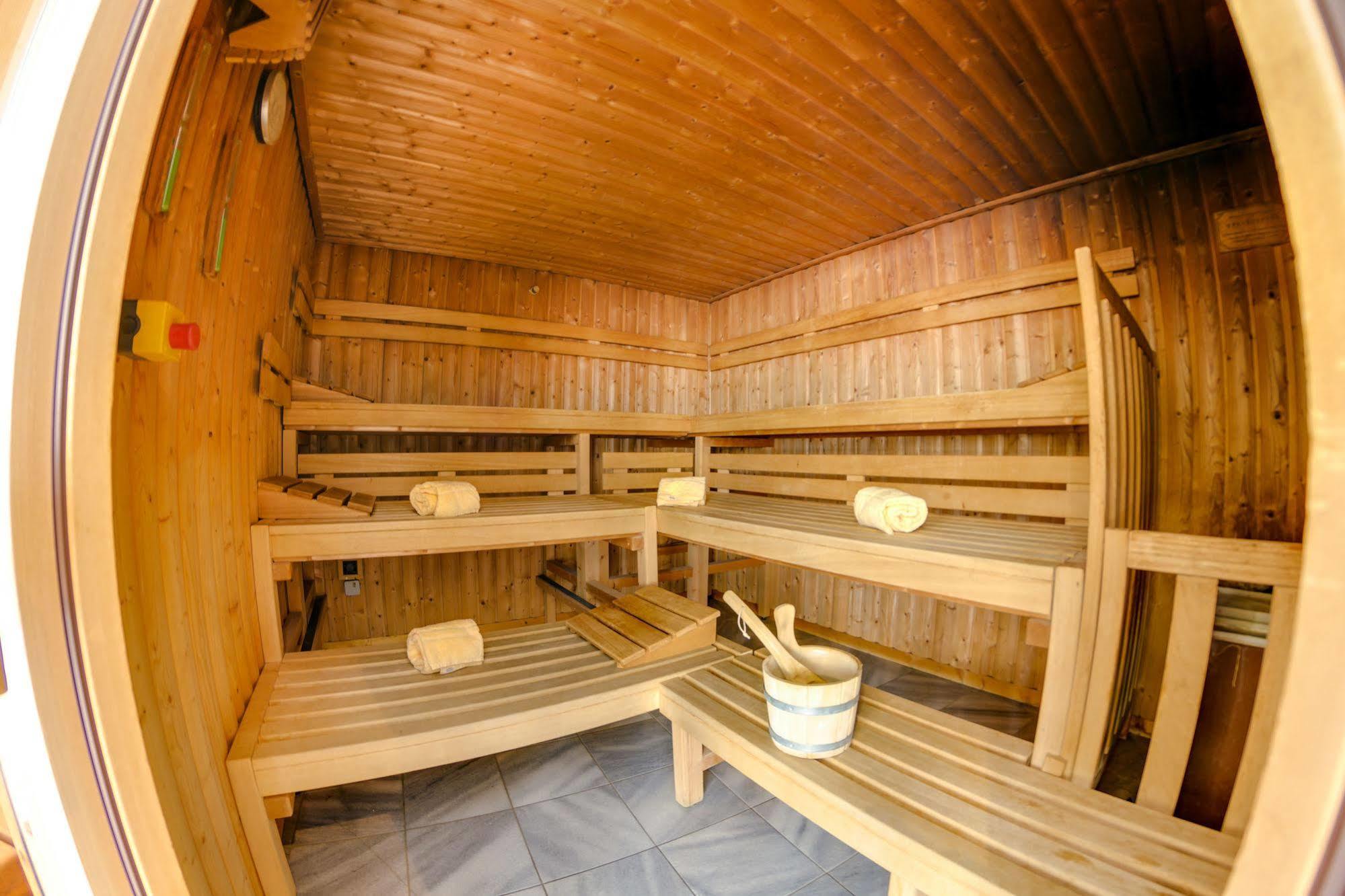 Seehotel Luisenhof Falkenhagen  Bagian luar foto