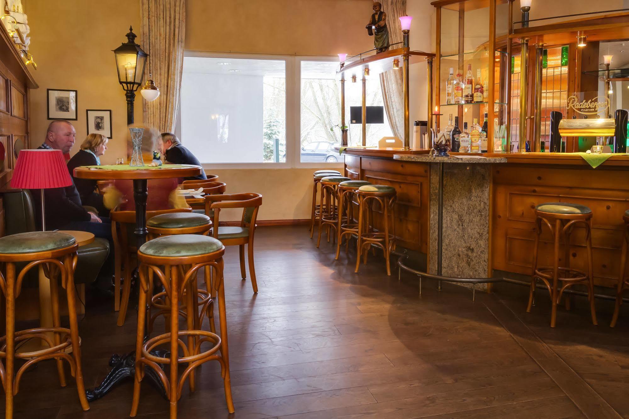 Seehotel Luisenhof Falkenhagen  Bagian luar foto